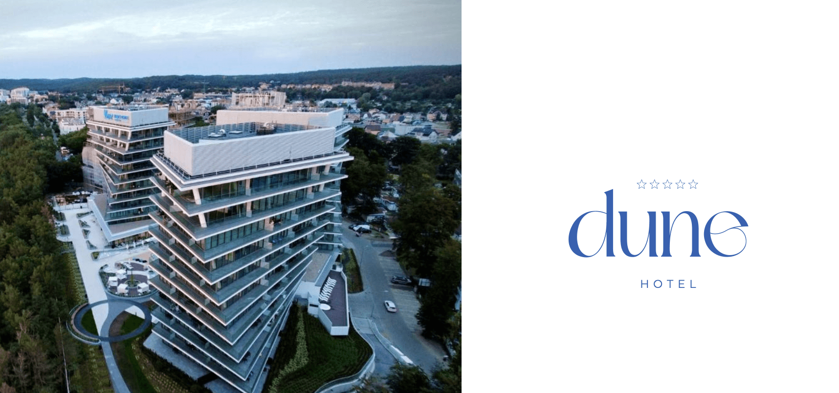 Dune Hotel: budynek hotelu z logotypem na fasadzie