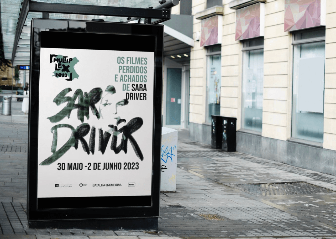 Multiplex 2023: plakat na przystanku autobusowym w Porto